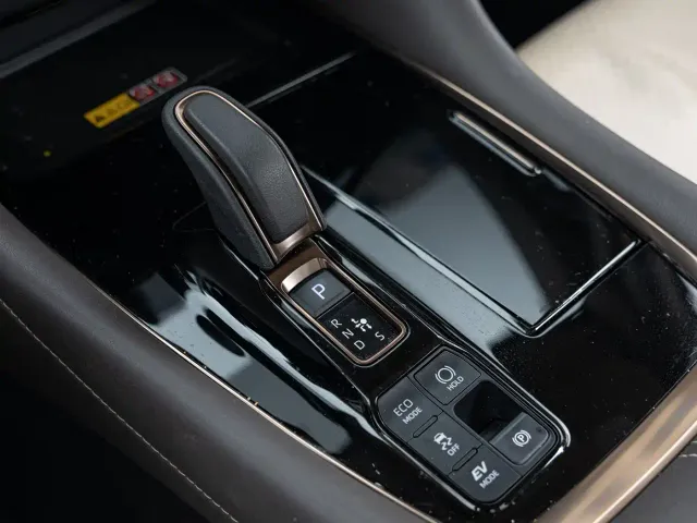 Toyota Alphard 2024 Hybrid 2.5L Prestige Edition — Фото автомобиля 15