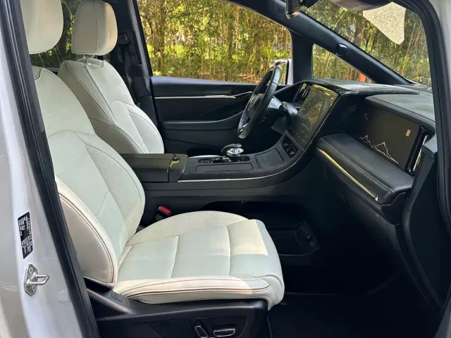 GAC Trumpchi M8 — Фото автомобиля 16
