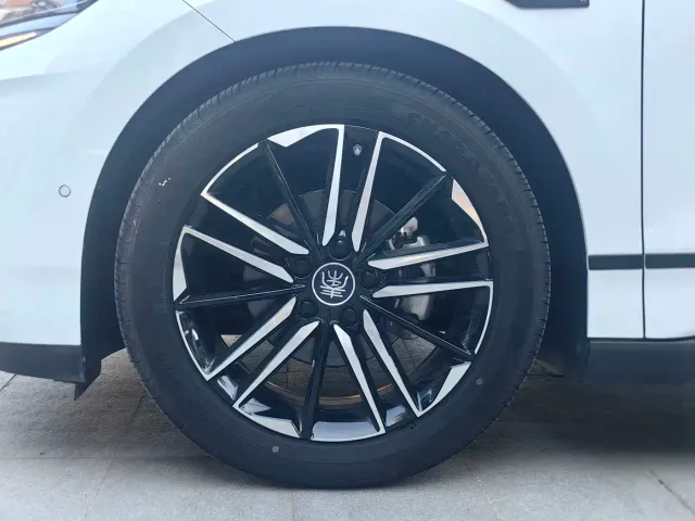 BYD Qin L — Фото автомобиля 10