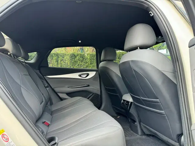 BYD Seal 07 DM-i — Фото автомобиля 12