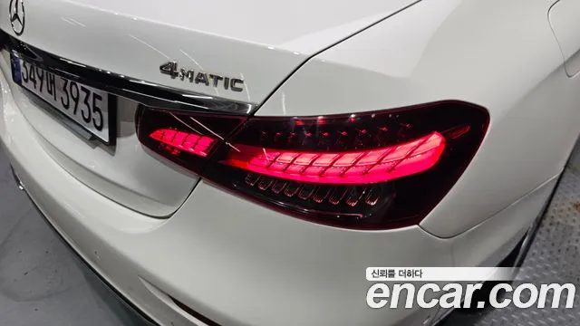 Mercedes-Benz E-Class — Фото автомобиля 20