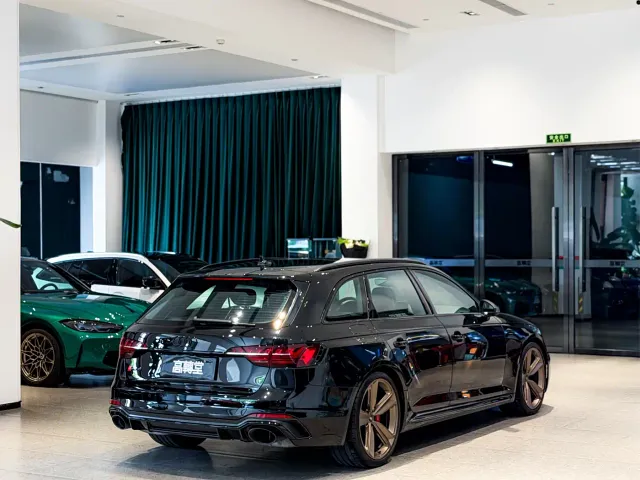 Audi RS 4 — Фото автомобиля 22