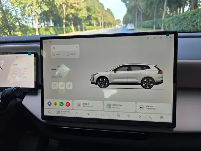 Volvo XC70 Plug-in Hybrid — Фото автомобиля 11