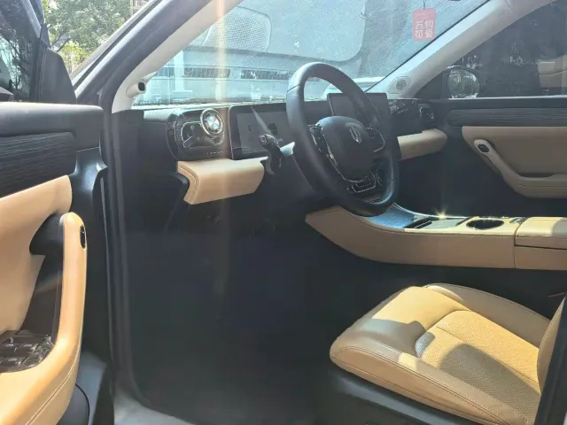 Leapmotor C11 — Фото автомобиля 10