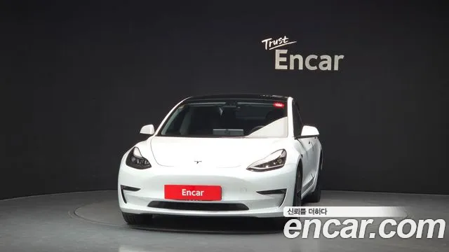 Tesla Model 3 — Фото автомобиля 3