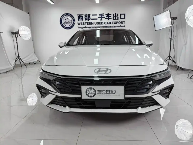 Hyundai Elantra — Фото автомобиля 2