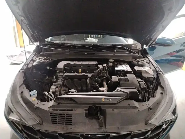 Hyundai Elantra — Фото автомобиля 19