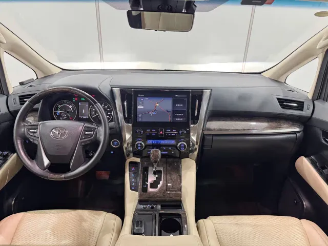Toyota Alphard — Фото автомобиля 9