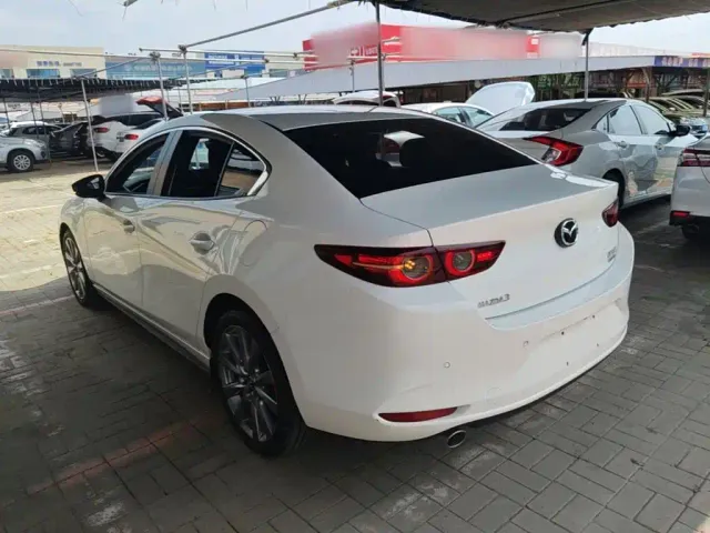 Mazda Axela — Фото автомобиля 4