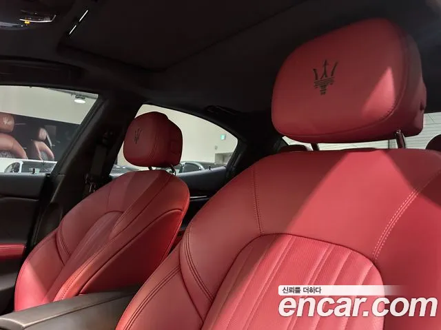 Maserati Ghibli — Фото автомобиля 12