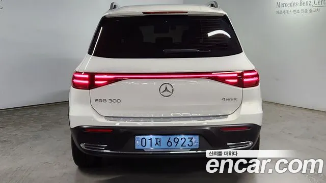 Mercedes-Benz EQB — Фото автомобиля 4