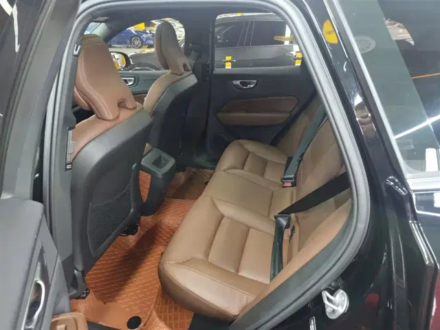 Volvo XC60 — Фото автомобиля 15
