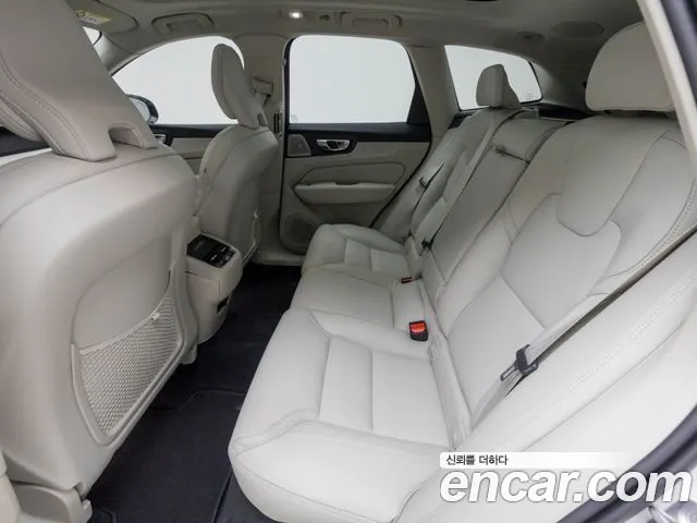 Вольво XC60 — Фото автомобиля 11