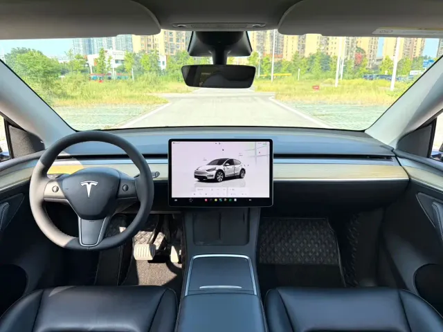 Tesla Model Y — Фото автомобиля 4
