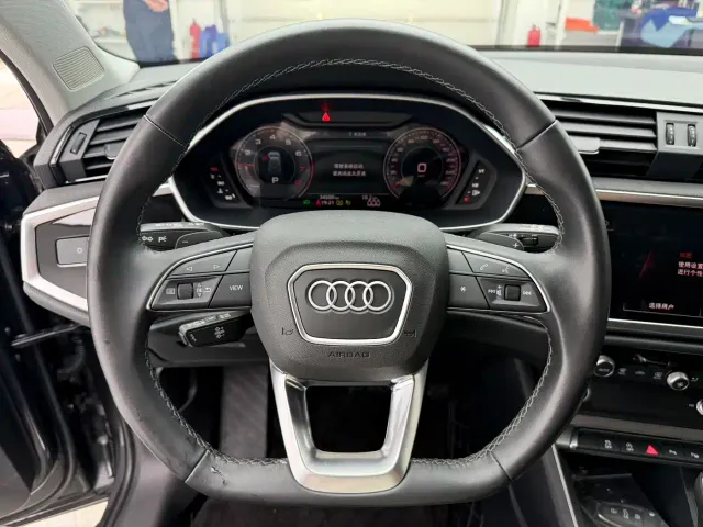 Audi Q3 — Фото автомобиля 11