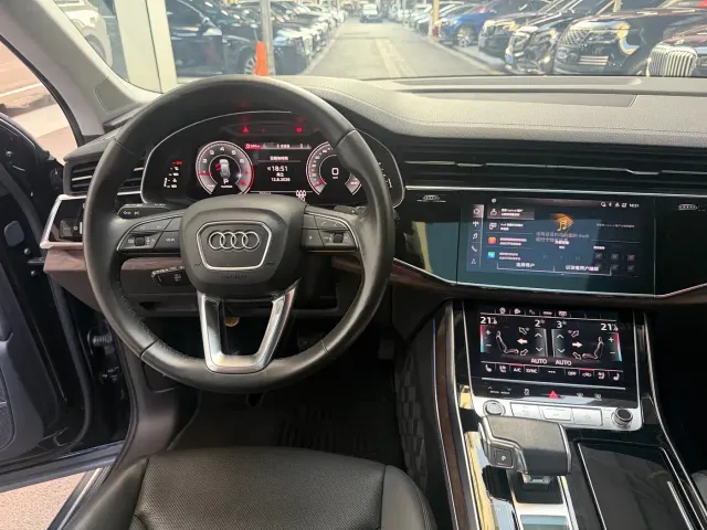 Audi Q7 — Фото автомобиля 16
