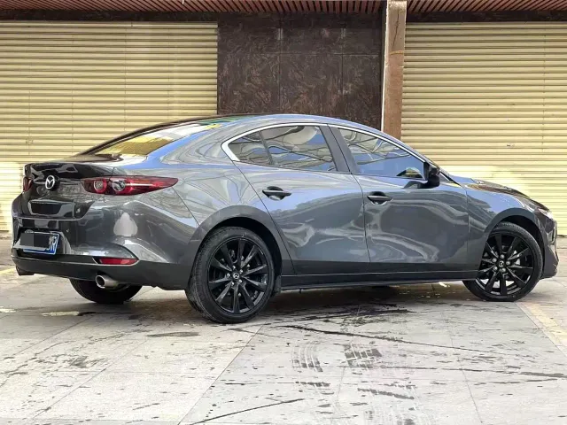 Mazda Axela — Фото автомобиля 8