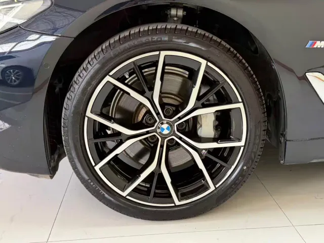BMW 5 Series — Фото автомобиля 11