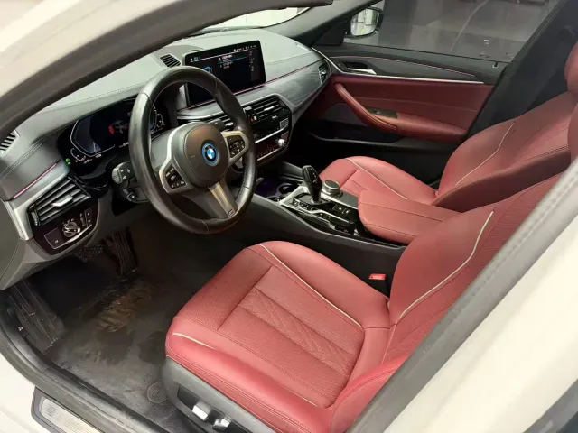 BMW 5 Series — Фото автомобиля 11