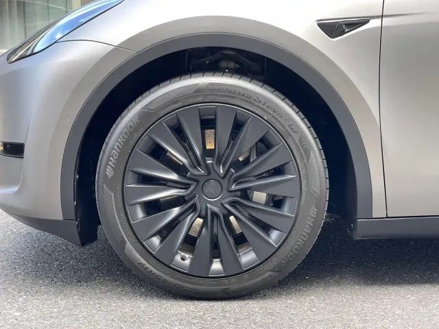 Tesla Model Y — Фото автомобиля 23