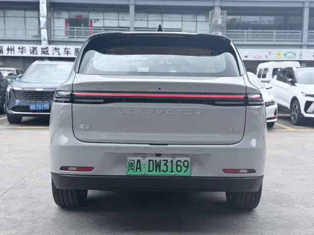 Leapmotor C10 — Фото автомобиля 5