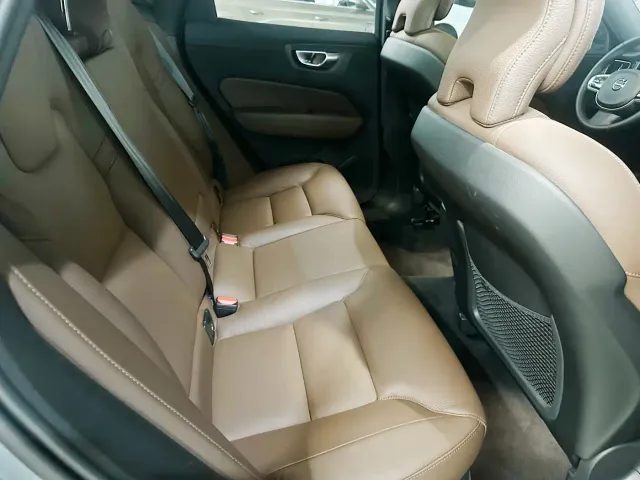 Volvo XC60 — Фото автомобиля 9