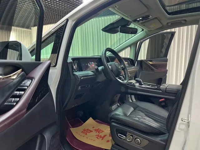 GAC Trumpchi M8 — Фото автомобиля 9