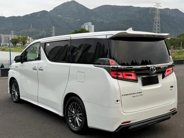 Toyota Vellfire — Фото автомобиля 9