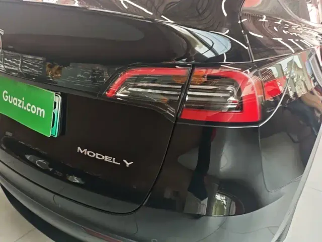 Tesla Model Y — Фото автомобиля 7