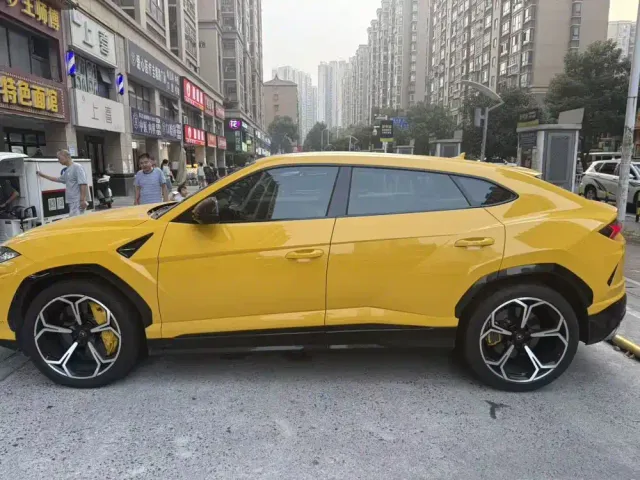 Lamborghini Urus — Фото автомобиля 9
