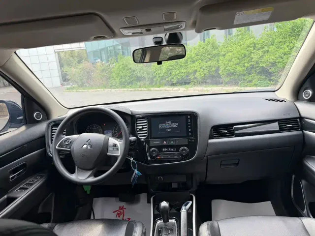 Mitsubishi Outlander — Фото автомобиля 9