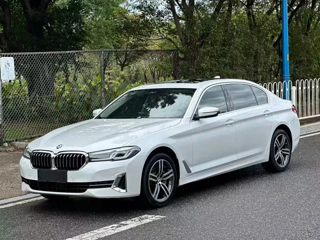 Фотография автомобиля — BMW 5 Series