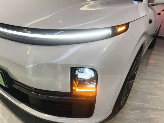 Li Auto L7 — Фото автомобиля 23