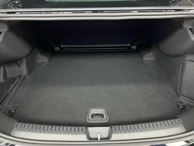 Mercedes-Benz E-Class — Фото автомобиля 27