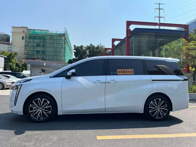 GAC Trumpchi E8 — Фото автомобиля 3