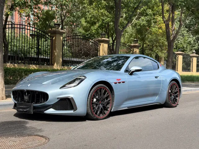 Фотография автомобиля — Maserati GranTurismo