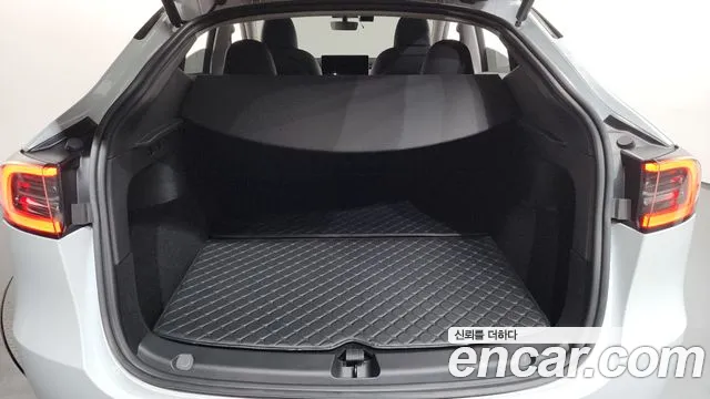 Tesla Model Y — Фото автомобиля 14