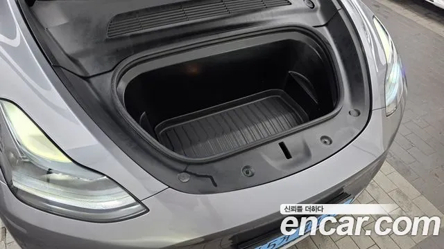 Tesla Model Y — Фото автомобиля 6
