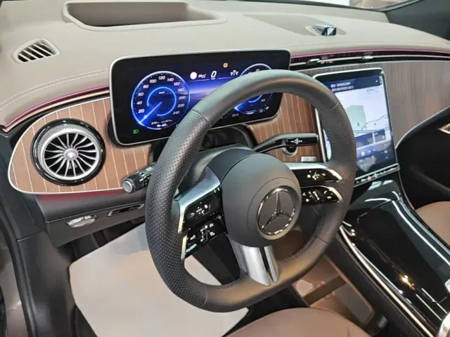 Mercedes-Benz EQE SUV — Фото автомобиля 9