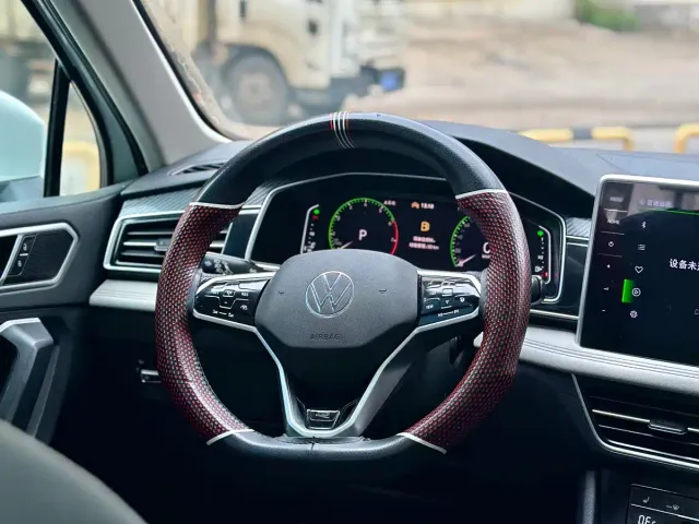 Volkswagen Tiguan L — Фото автомобиля 11