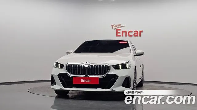 BMW 5 Series G60 — Фото автомобиля 2