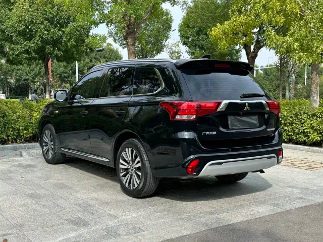 Mitsubishi Outlander — Фото автомобиля 6