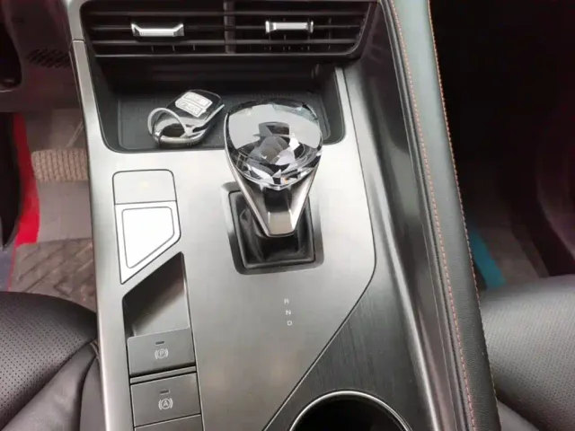 Roewe RX5 — Фото автомобиля 13