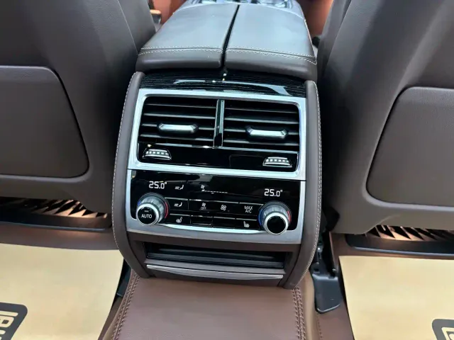 BMW 7 Series — Фото автомобиля 21