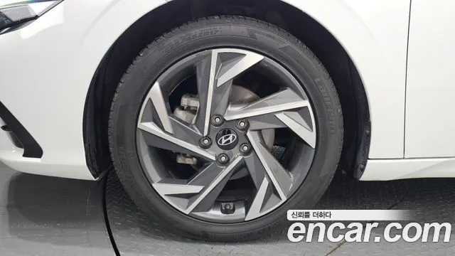Hyundai Avante CN7 — Фото автомобиля 5