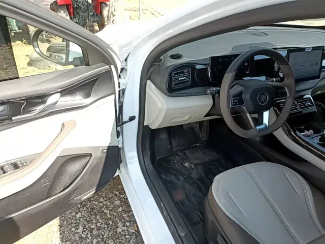 BYD Qin PLUS — Фото автомобиля 15