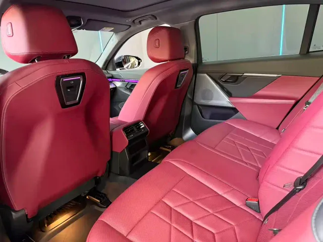 BMW 5 Series — Фото автомобиля 11