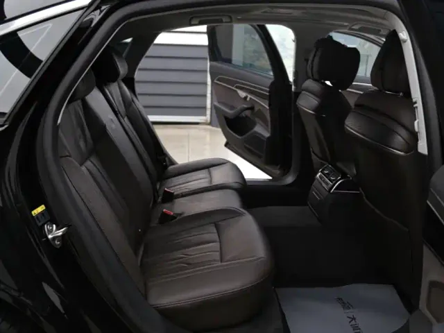 Audi A8 — Фото автомобиля 23