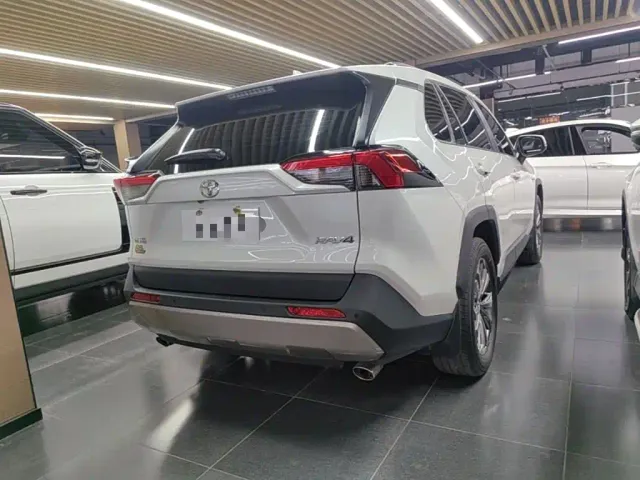 Toyota RAV4 — Фото автомобиля 6