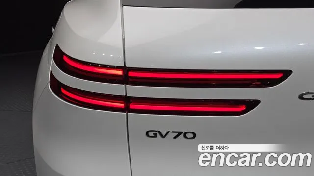 Genesis GV70 — Фото автомобиля 8